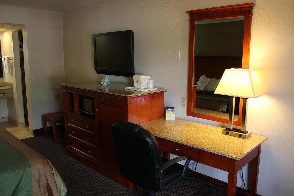 Rodeway Inn & Suites Νάσβιλ Δωμάτιο φωτογραφία